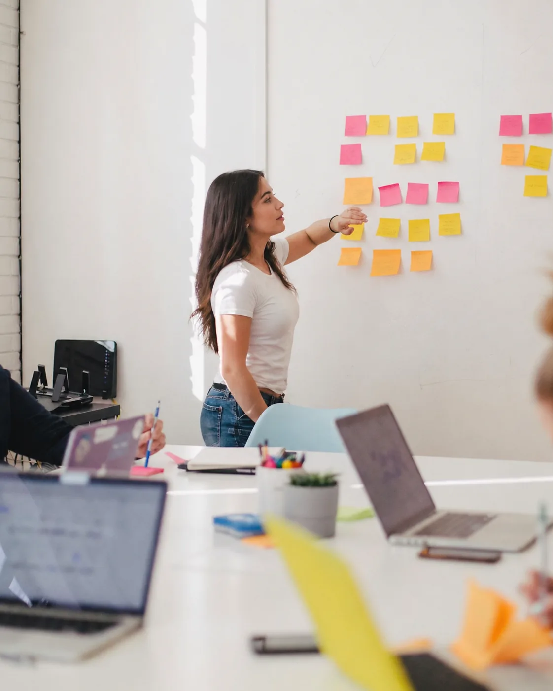 Equipo corporativo en sesión de capacitación de idiomas con Babilon